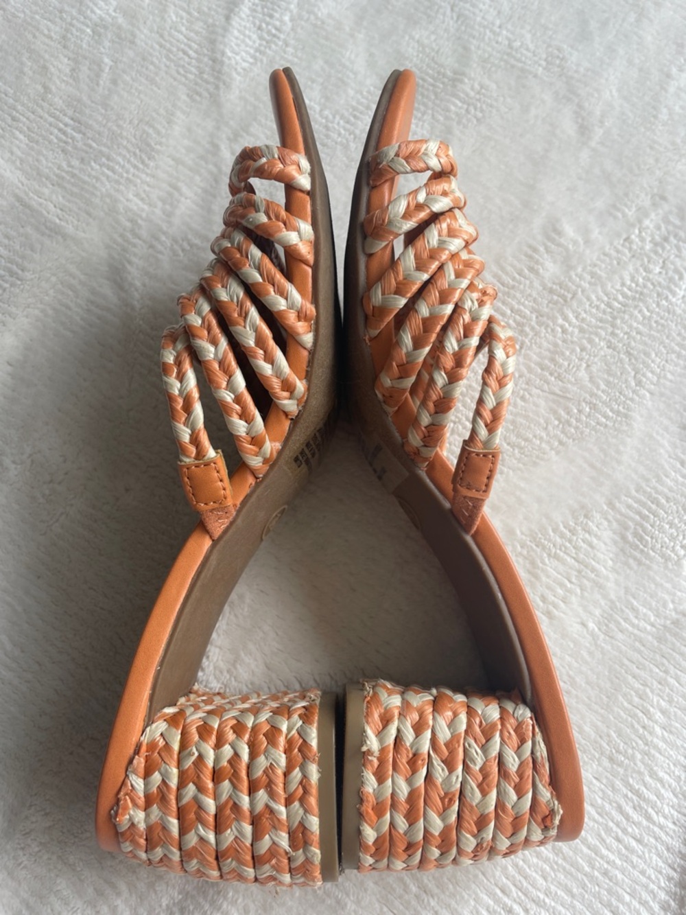 Universal Thread Heels - Picture 4 of 6